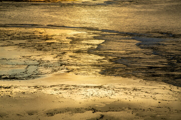 夏の奄美大島の夜明け前の珊瑚礁の海。