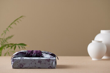 한국의 명절과 기념일을 위한 재사용 가능한 수제 보자기 선물 포장.