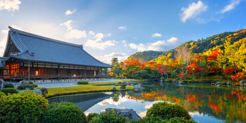 Obraz premium Scenic view of Tenryuji temple with beautiful foliage in autumn in Kyoto, Japan