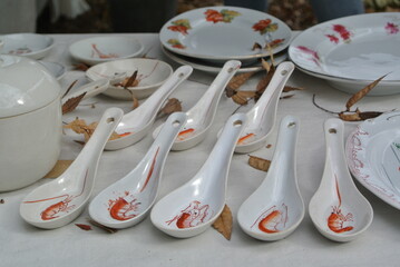 antique chinese tableware in market