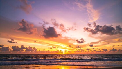 Obraz premium Golden Sunset over the Ocean Waves on a Tropical Beach