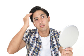 薄毛が気になる男性