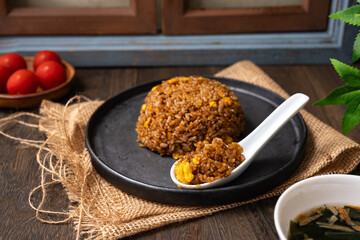 黒い炒飯