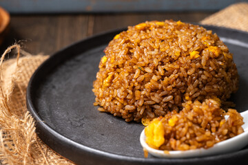 黒い炒飯