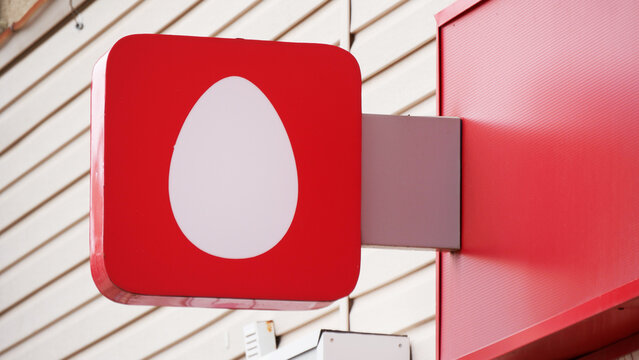 The old MTS egg-shaped logo