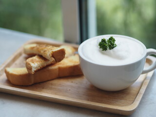 Vegetable soup with garlic bread