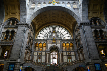 Obraz premium Entrance hall of Antwerpen-Centraal railway station the main railway station in Antwerp, Belgium