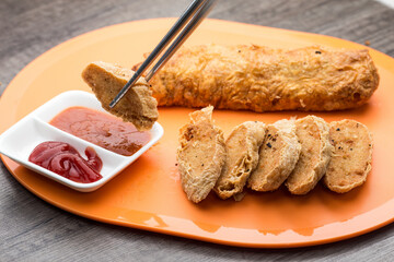  He Keng is a popular dish often associated with a type of savory, minced-meat or seafood-filled fried roll. a traditional dish of savory fried rolls, served sliced with accompanying dipping sauces.