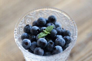 グラスに盛りつけたブルーベリー