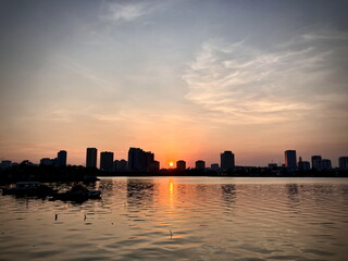 Fototapeta premium Fiery Evening Glow Above West Lake, Hanoi – Majestic Urban Sunset Panorama