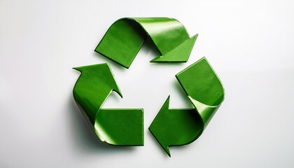Obraz premium green recycle symbol isolated on white background for environmental conservation and sustainability projects
