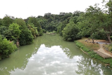 Rivière l'Arize, village de Rieux-Volvestre, département de la Haute Garonne, France