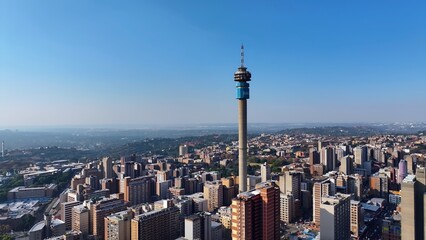 Naklejka premium Johannesburg Skyline In Johannesburg Gauteng South Africa. Breathtaking Aerial View Of Modern Telecommunication Tower. Metropolitan Landscape Commercial Building Amazing.