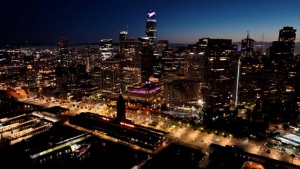 Obraz premium Sunset San Francisco Skyline In San Francisco California United States. Amazing Skysrapers And Traffic On Street Viewed From Above. Building Metropole Skyline Bird View Awesome.