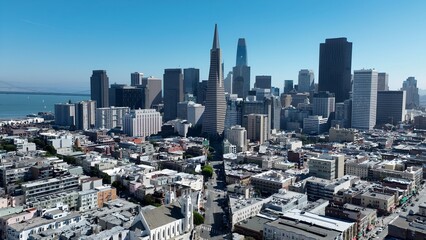 Obraz premium Traffic Avenue In San Francisco California United States. Modern City Center With Skyscrapers Reflecting The Urban Life. Business Sky Downtown Cityscape. Business Backgrounds Panorama.