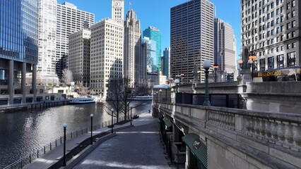 Obraz premium Chicago Riverwalk In Chicago Illinois United States. Amazing Skysrapers And Traffic On Street Viewed From Above. Business Sky Background Downtown Cityscape. Outdoor Downtown Panning Wide.