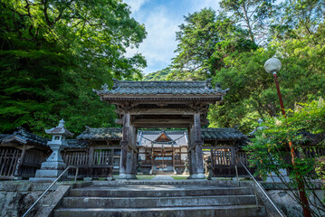 Fototapeta premium 白山比咩神社 山門 山口県岩国市