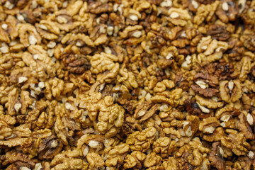a lot of peeled walnuts