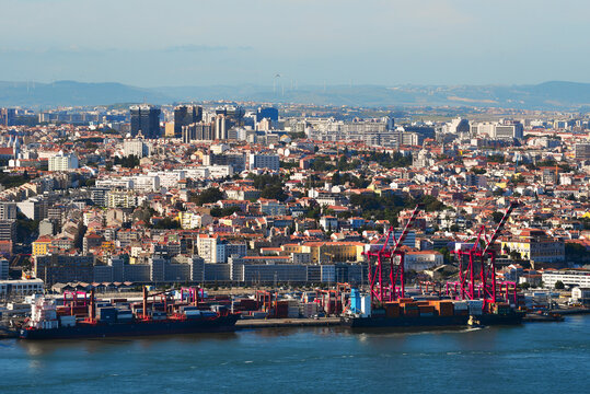 Fototapeta Panorama of Lisbon, the capital of Portugal, overlooking the Tagus River estuary 
