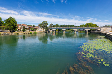 Fototapeta premium Charente river with Pont Neuf bridge at Cognac, France