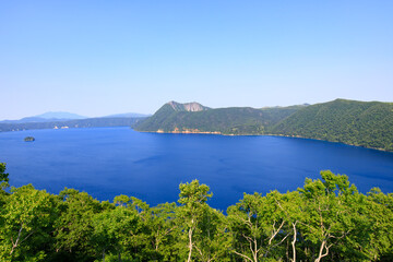 Obraz premium Lake Mashu, Panoramic View of Serene Blue Lake in Hokkaido's Caldera