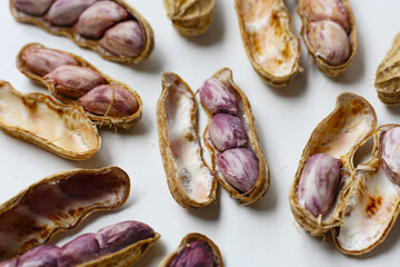 Boiled peanuts in shell
Simple, soft, and protein-rich snack.