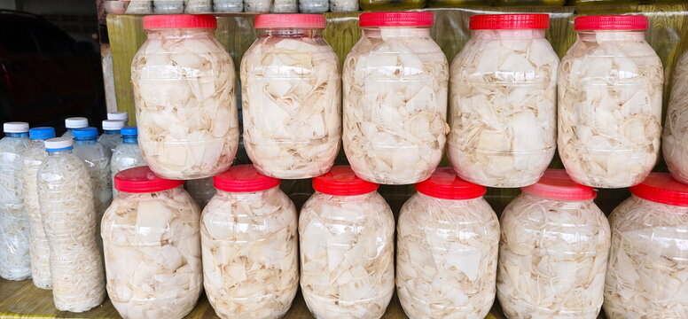 Sour bamboo shoots or preserved bamboo shoots are placed in a plastic jar and the lid is tightly closed. Fresh bamboo shoots are pickled with salt and waterto extend their shelf life, enhance flavor.
