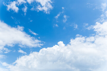 Obraz premium 夏の空 澄んだ青空と雲302