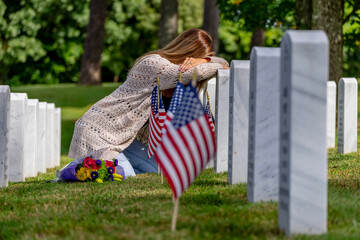 Kneeling in Sorrow: A Bride's Silent Tribute at a Military Cemetery