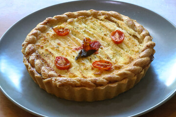 Quiche de mozarella com tomates cereja