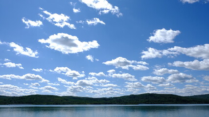 Obraz premium lake and clouds