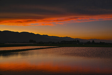 夏の夕方の田園風景　松本市