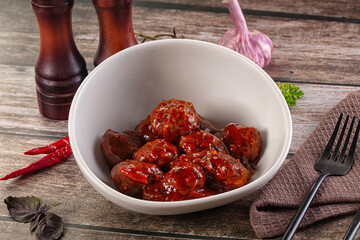 Beef meatballs with tomato sauce