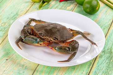 Raw wild crab for cooking