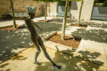 Fontanna w kurorcie Đenovići Kumbor w Czarnogórze.  © fotozen