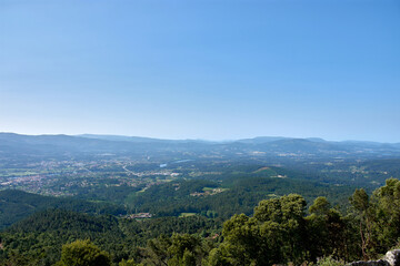 Obraz premium Galician landscape captured from Mount Tecla, showing the road, the river, and the extensive rural surroundings of Pontevedra.
