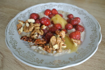 healthy oatmeal with nuts and fresh berries
