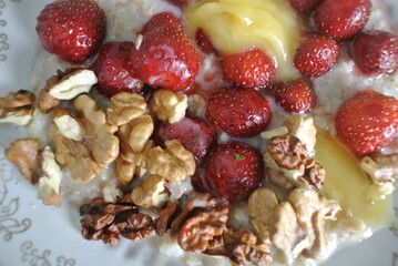 healthy oatmeal with nuts and fresh berries