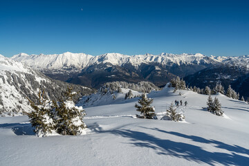 Chaîne de Belledonne en hiver , randonnée dans la vallée des Villards ,  Savoie , France