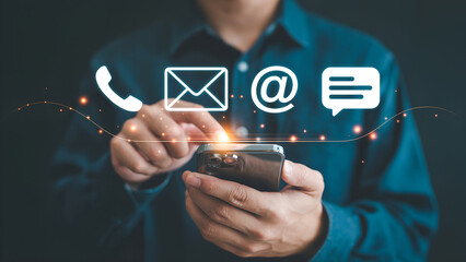 Obraz premium Person using smartphone to access contact information and communication options