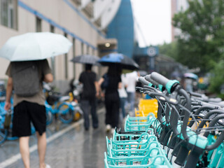 Obraz premium Commuters at subway station during heavy rain
