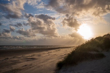 Obraz premium sunset on a stormy beach
