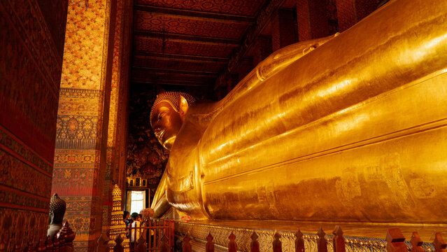 reclining golden buddha in wat pho bangkok thailand
