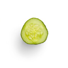 Rodela de pepino isolada em fundo branco