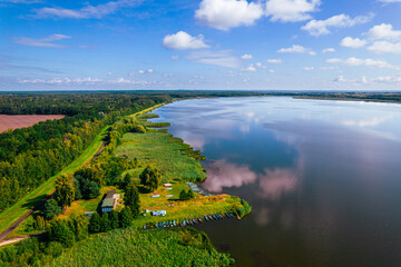 Kozłowa Góra – zbiornik zaporowy utworzony przez spiętrzenie wód Brynicy, położony na Śląsku w Polsce. Panorama z lotu ptaka w lecie © Franciszek