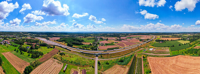 Wieś na Śląsku w Polsce na pograniczu Polsko-Czeskim, panorama z lotu ptaka w lecie © Franciszek