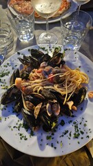 spaghetti allo scoglio cozze e gamberi