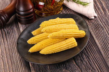 Canned baby mini corn cob