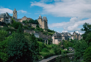 Uzerche en bordure de la Vézère