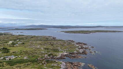 survol du connemara et du port de Roundstone en Irlande
